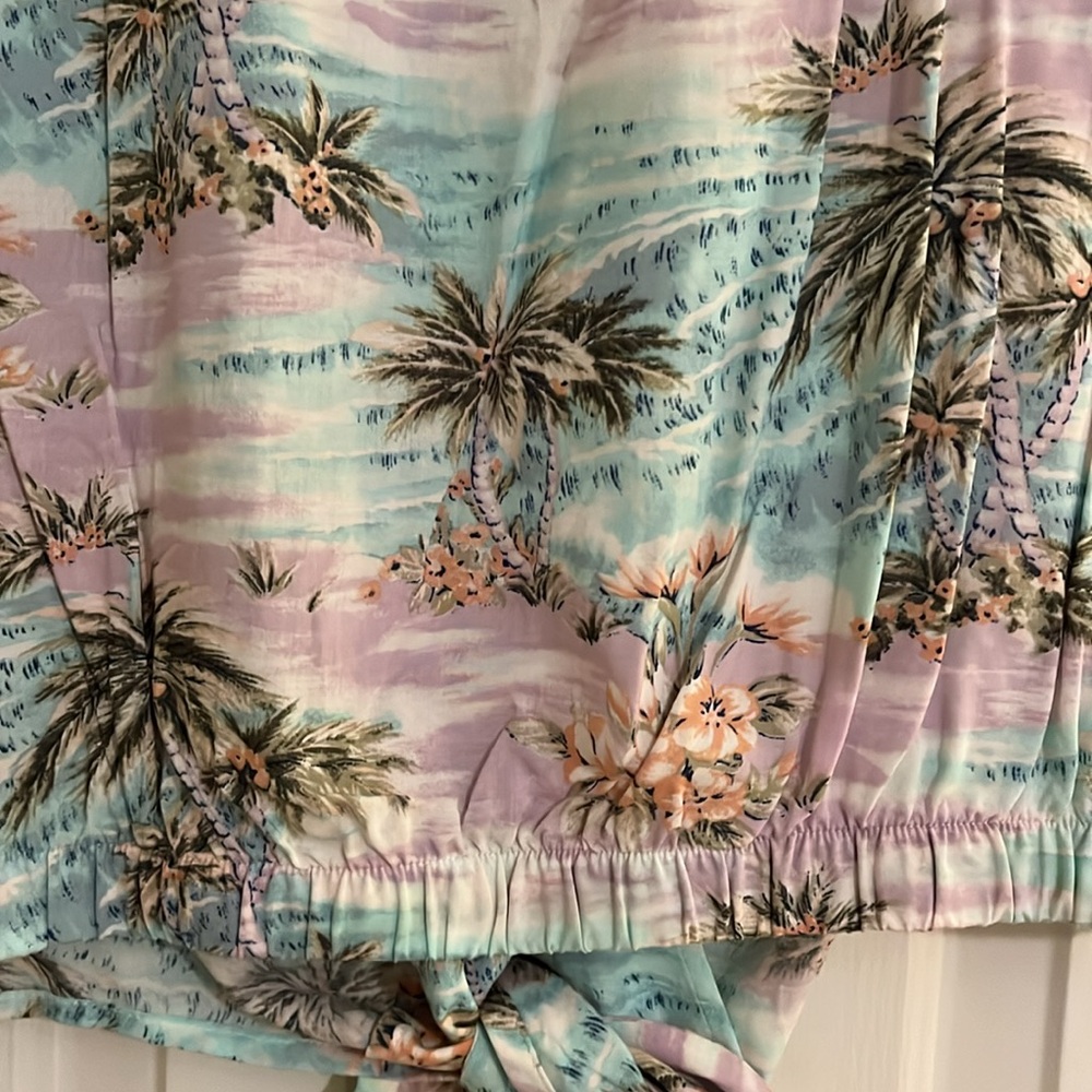 NWT American Eagle super soft palm tree tropical top size medium - Picture 8 of 9